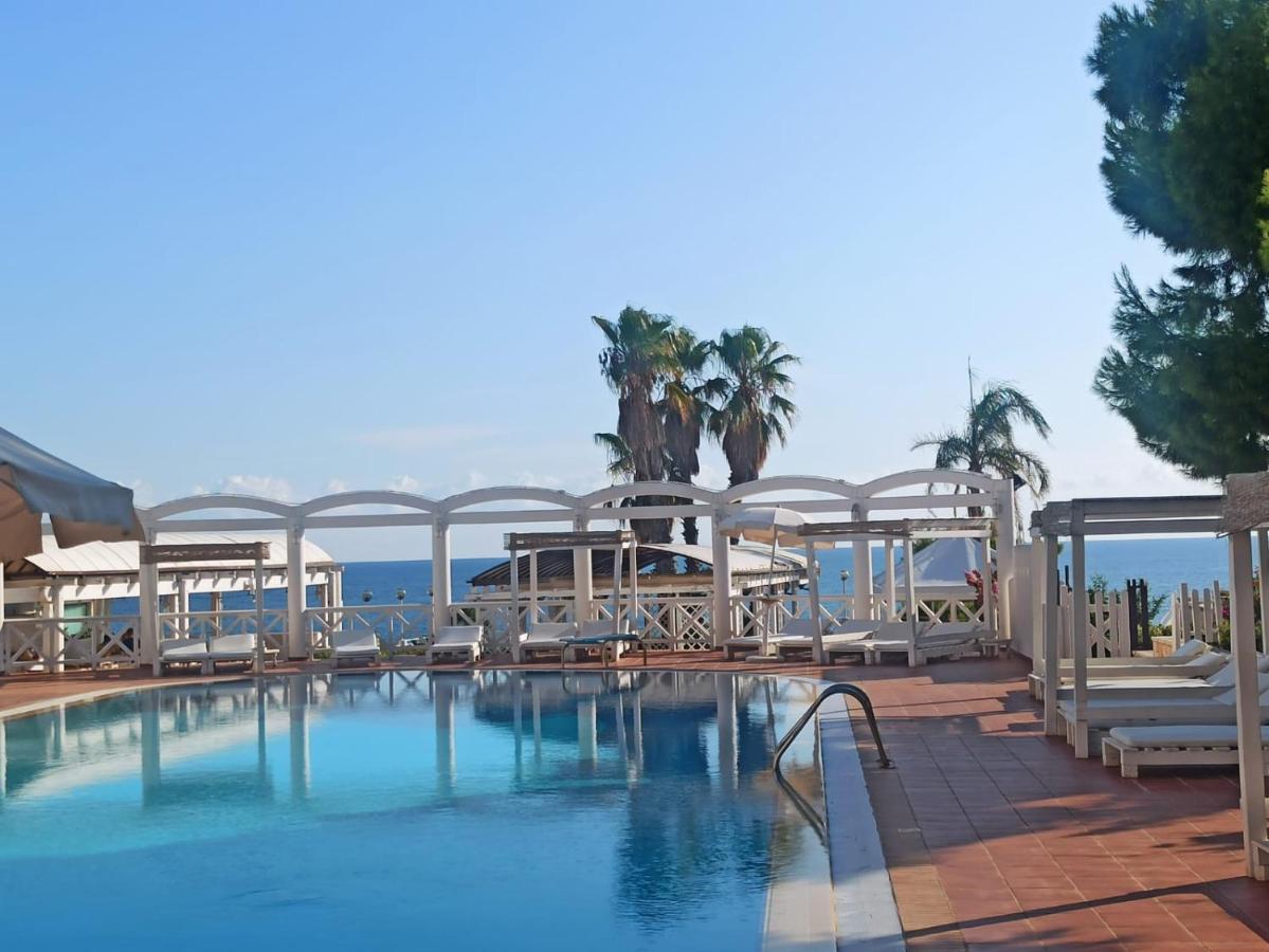 Hotel Residence La Corvetta Monopoli Exterior photo