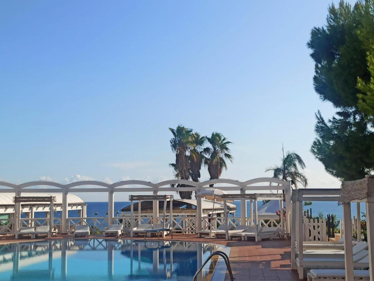 Hotel Residence La Corvetta Monopoli Exterior photo