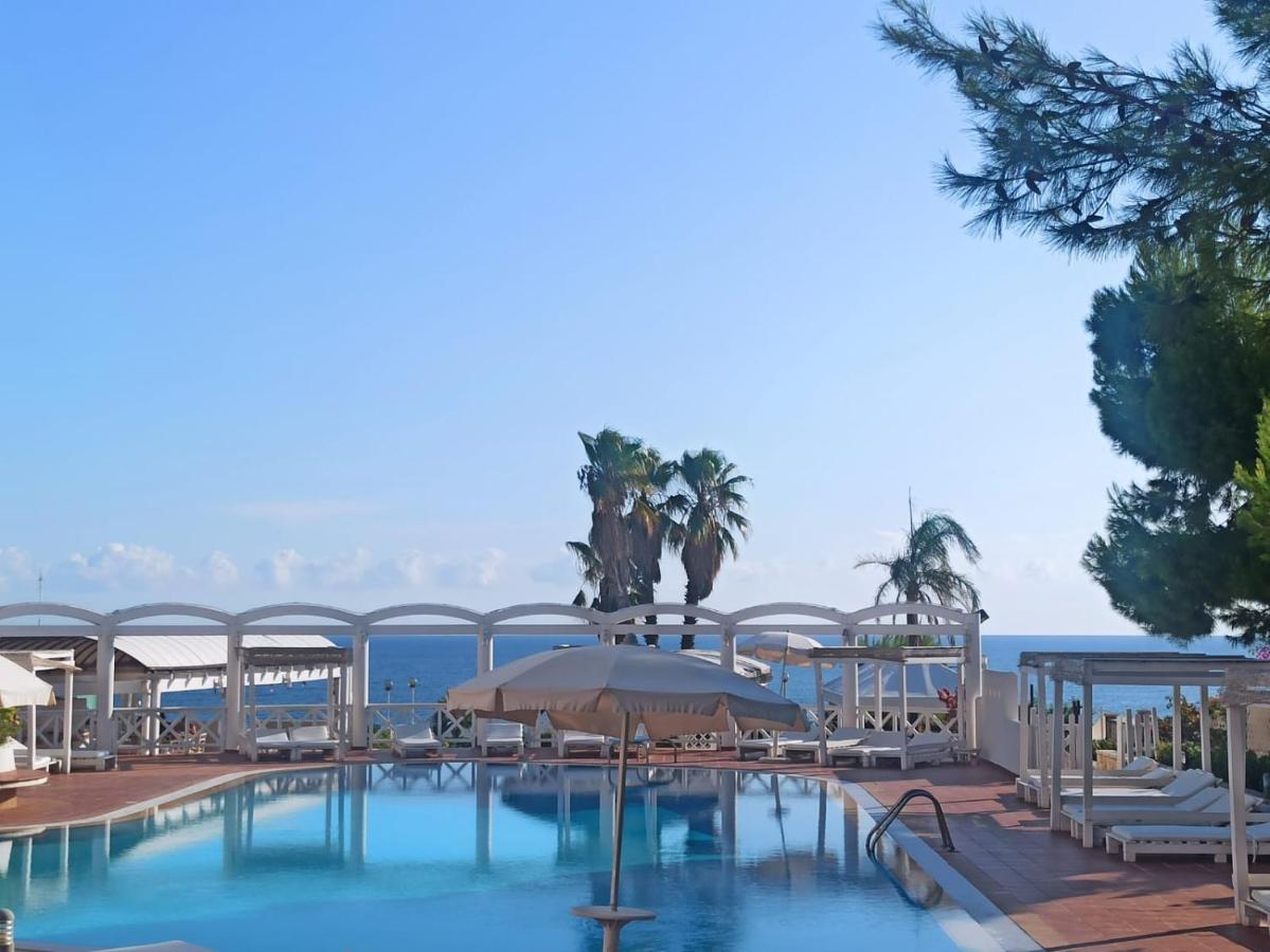 Hotel Residence La Corvetta Monopoli Exterior photo
